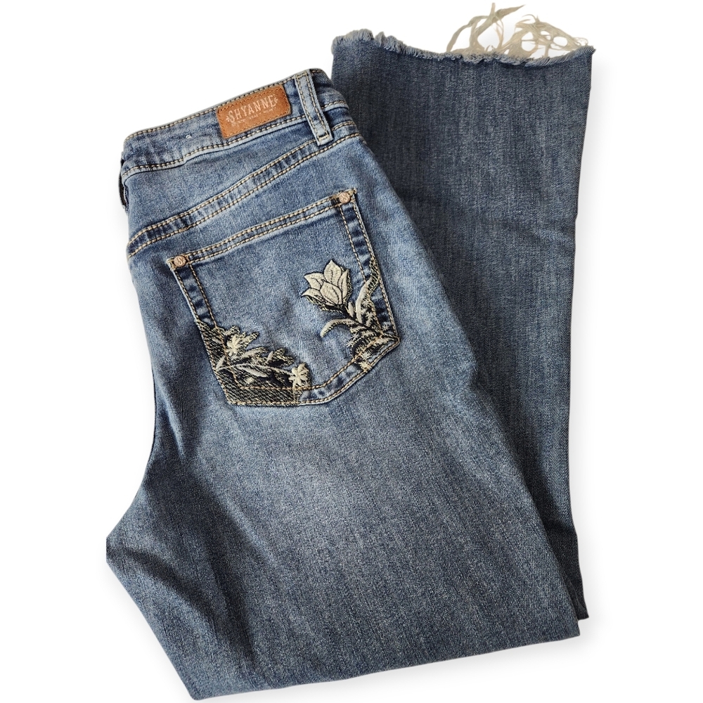 Shyanne Womens Light Wash Floral Cropped Jeans Size 32x26